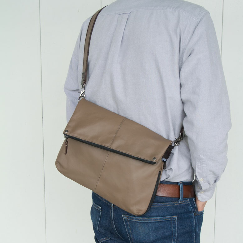 B5 40代 肩掛け 肩掛け ダブルス 2way 黒 かっこいい バッグ レザー メンズバッグ バッグ おしゃれ 通勤 Doubles カバン 30代 斜めがけ 薄い ポイント5倍 ショルダーバッグ メンズ 斜めかけ ブランド 本革 軽量 大人 薄マチ