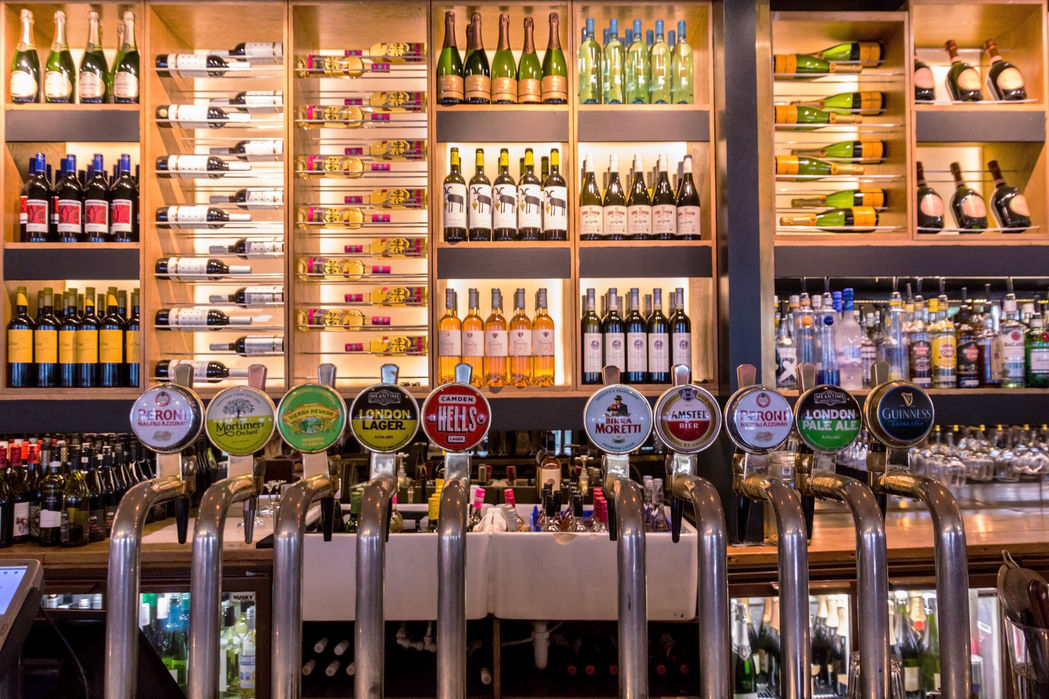 輝く高品質な 楽天市場 アートパネル 10cm単位でサイズオーダーできる 絵画 壁掛け インテリア 壁飾り キャンバス アート ウォール パブお酒 酒瓶 ワイン ボトル 壁紙屋本舗 カベガミヤホンポ 第1位獲得 Haringeylawcentre Org Uk