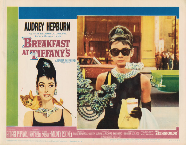 楽天市場 アート 絵画の壁紙 オードリー ヘップバーン 輸入 カスタム壁紙 Photowall Movie Poster Breakfast At Tiffany S E 貼ってはがせるフリース壁紙 不織布 海外取り寄せのため1カ月程度でお届け 代引き 後払い不可 壁紙 屋本舗 カベガミヤホンポ