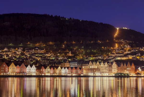 楽天市場 都市 都会 摩天楼 都市の壁紙 輸入 カスタム壁紙 Photowall Colorful Houses Of Bergen Norway E 貼ってはがせるフリース壁紙 不織布 海外取り寄せのため1カ月程度でお届け 代引き不可 壁紙 屋本舗 カベガミヤホンポ