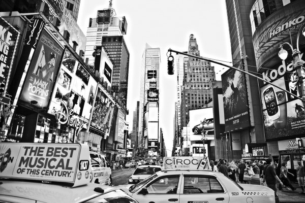 楽天市場 建築 建物 ニューヨーク Nyの壁紙 輸入 カスタム壁紙 Photowall Cabs In Times Square New York 0037 貼ってはがせるフリース壁紙 不織布 海外取り寄せのため1カ月程度でお届け 代引き 後払い不可 壁紙 屋本舗 カベガミヤホンポ