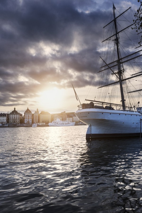 楽天市場 船 港 海 うみ 風景 景色 街 都市の壁紙 輸入 カスタム壁紙 Photowall Sunset Sailboat 貼ってはがせるフリース壁紙 不織布 海外取り寄せのため1カ月程度でお届け 代引き 後払い不可 壁紙屋本舗 カベガミヤホンポ