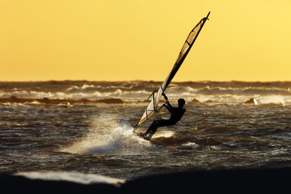 楽天市場 ウィンドサーフィン 海 うみ 人 人物の壁紙 輸入 カスタム壁紙 Photowall Wind Surfing 貼ってはがせるフリース壁紙 不織布 海外取り寄せのため1カ月程度でお届け 代引き 後払い不可 壁紙屋本舗 カベガミヤホンポ