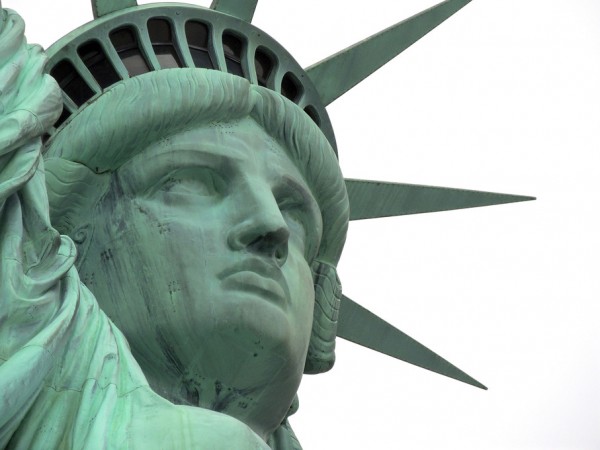楽天市場 自由の女神の壁紙 輸入 カスタム壁紙 Photowall Close Up Statue Of Liberty 貼ってはがせるフリース壁紙 不織布 海外取り寄せのため1カ月程度でお届け 代引き 後払い不可 壁紙屋本舗 カベガミヤホンポ