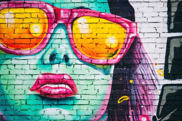 ストリートアート 女性の顔の壁紙 輸入 カスタム壁紙 Photowall Colorful Wall Painting 貼ってはがせるフリース壁紙 不織布 海外取り寄せのため1カ月程度でお届け 代引き 後払い不可 壁紙屋本舗 カベガミヤホンポ