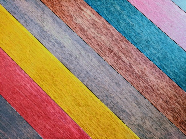 楽天市場 カラフル 板 木 フェイクの壁紙 輸入 カスタム壁紙 Photowall Colorful Wood Table 貼ってはがせるフリース壁紙 不織布 海外取り寄せのため1カ月程度でお届け 代引き不可 壁紙屋本舗 カベガミヤホンポ