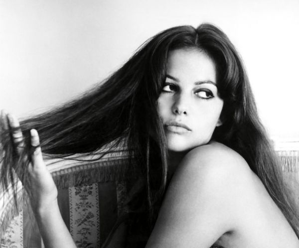 楽天市場 クラウディア カルディナーレ Cc 女優の壁紙 輸入 カスタム壁紙 Photowall Claudia Cardinale 貼ってはがせるフリース壁紙 不織布 海外取り寄せのため1カ月程度でお届け 代引き 後払い不可 壁紙屋本舗 カベガミヤホンポ