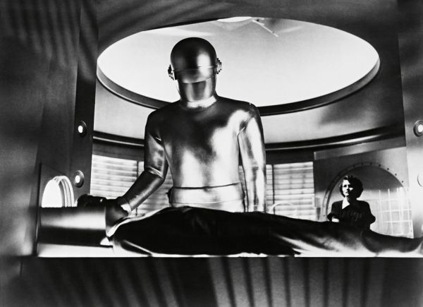 楽天市場 地球の静止する日 映画 Sfの壁紙 輸入 カスタム壁紙 Photowall Day The Earth Stood Still 貼ってはがせるフリース壁紙 不織布 海外取り寄せのため1カ月程度でお届け 代引き不可 壁紙屋本舗 カベガミヤホンポ