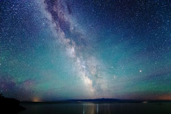 楽天市場 空 星空 宇宙の壁紙 輸入 カスタム壁紙 Photowall Milky Way Night Sky 貼ってはがせるフリース壁紙 不織布 海外取り寄せのため1カ月程度でお届け 代引き 後払い不可 壁紙屋本舗 カベガミヤホンポ