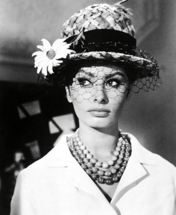 楽天市場 求むハズ 映画 ソフィア ローレン 帽子の壁紙 輸入 カスタム壁紙 Photowall Millionairess Sophia Loren 170 貼ってはがせるフリース壁紙 不織布 海外取り寄せのため1カ月程度でお届け 代引き 後払い不可 壁紙屋本舗 カベガミヤホンポ