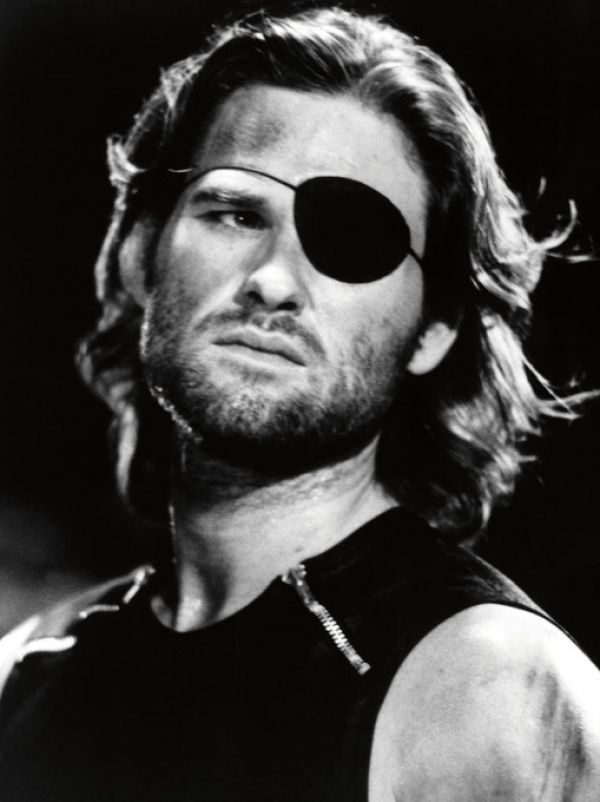 楽天市場 スネーク プリスキン 眼帯 カート ラッセル 映画の壁紙 輸入 カスタム壁紙 Photowall Snake Plissken Kurt Russell 172 貼ってはがせるフリース壁紙 不織布 海外取り寄せのため1カ月程度でお届け 代引き 後払い不可 壁紙屋本舗