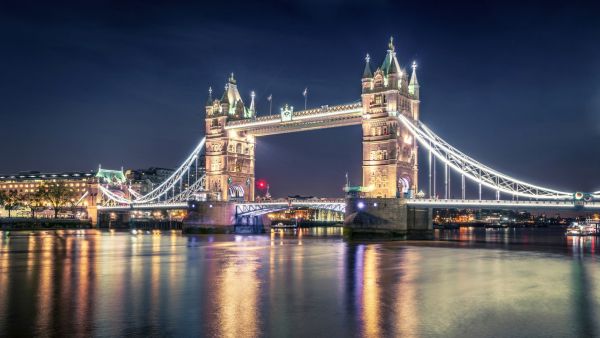 楽天市場 タワー ブリッジ ロンドン 夜景の壁紙 輸入 カスタム壁紙 Photowall Night At The Tower Bridge 貼ってはがせるフリース壁紙 不織布 海外取り寄せのため1カ月程度でお届け 代引き 後払い不可 壁紙屋本舗 カベガミヤホンポ