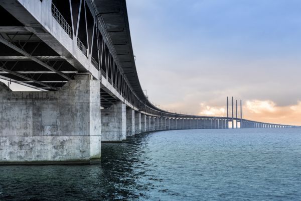 楽天市場 オーレスン リンク 橋 海の壁紙 輸入 カスタム壁紙 Photowall Oresund Bridge 貼ってはがせるフリース壁紙 不織布 海外取り寄せのため1カ月程度でお届け 代引き不可 壁紙屋本舗 カベガミヤホンポ