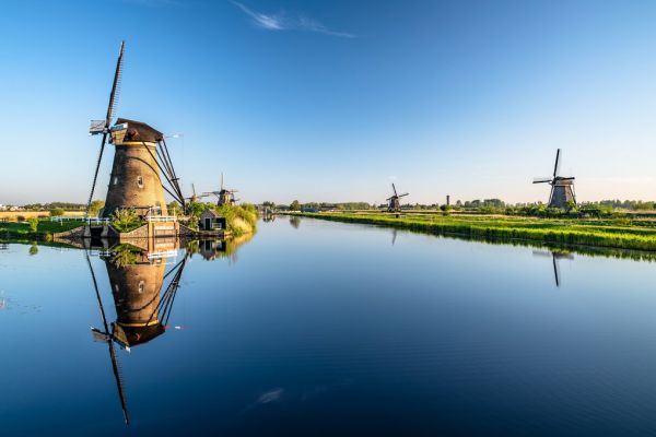 楽天市場 風車 水辺 川 空の壁紙 輸入 カスタム壁紙 Photowall Windmills 貼ってはがせるフリース壁紙 不織布 海外取り寄せのため1カ月程度でお届け 代引き 後払い不可 壁紙屋本舗 カベガミヤホンポ