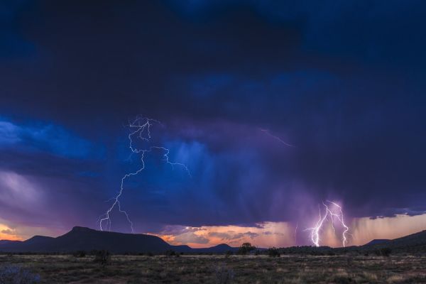 楽天市場 雷 落雷 空 青 ブルー 紺 ネイビーの壁紙 輸入 カスタム壁紙 Photowall Lightning 貼ってはがせるフリース壁紙 不織布 海外取り寄せのため1カ月程度でお届け 代引き 後払い不可 壁紙屋本舗 カベガミヤホンポ