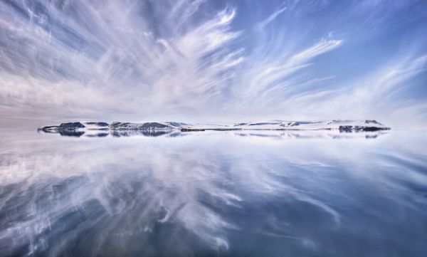 楽天市場 水辺 自然 風景 空 雲 青 ブルーの壁紙 輸入 カスタム壁紙 Photowall Only A Beautiful Artic Day 貼ってはがせるフリース壁紙 不織布 海外取り寄せのため1カ月程度でお届け 代引き 後払い不可 壁紙屋本舗 カベガミヤホンポ