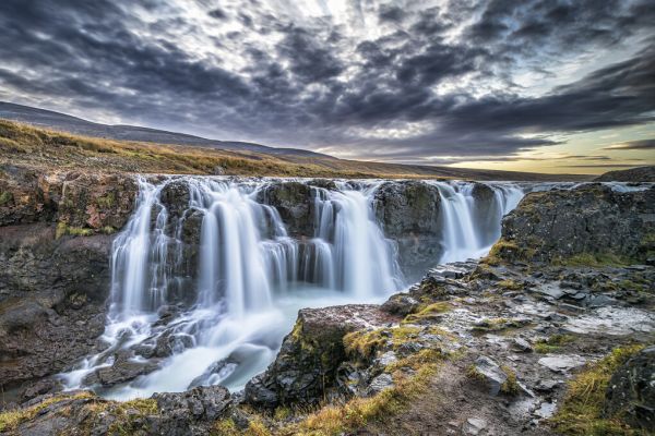 楽天市場 滝 空 自然 風景の壁紙 輸入 カスタム壁紙 Photowall Falls In Iceland 貼ってはがせるフリース壁紙 不織布 海外取り寄せのため1カ月程度でお届け 代引き 後払い不可 壁紙屋本舗 カベガミヤホンポ