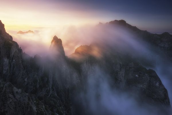 楽天市場 山 霧 光 自然 風景の壁紙 輸入 カスタム壁紙 Photowall Arieiro 貼ってはがせるフリース壁紙 不織布 海外取り寄せのため1カ月程度でお届け 代引き 後払い不可 壁紙屋本舗 カベガミヤホンポ