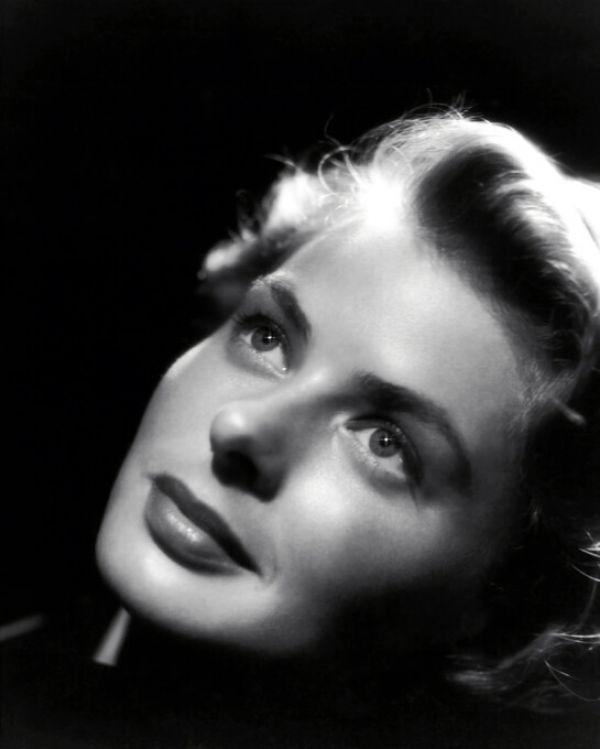 楽天市場 イングリッド バーグマン 女優 モノクロ モノトーンの壁紙 輸入 カスタム壁紙 Photowall Ingrid Bergman 貼ってはがせるフリース壁紙 不織布 海外取り寄せのため1カ月程度でお届け 代引き不可 壁紙屋本舗 カベガミヤホンポ