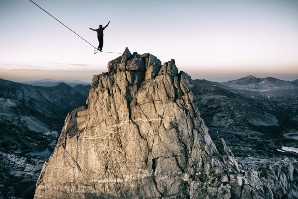 楽天市場 スラックライン 山 綱渡りの壁紙 輸入 カスタム壁紙 Photowall Slackline In The Mountains 貼ってはがせるフリース壁紙 不織布 海外取り寄せのため1カ月程度でお届け 代引き 後払い不可 壁紙屋本舗 カベガミヤホンポ