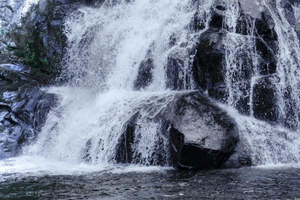 滝 岩 水の壁紙 輸入 カスタム壁紙 Photowall Waterfall 貼ってはがせるフリース壁紙 不織布 海外取寄せ商品 代引き 後払い不可 壁紙屋本舗 カベガミヤホンポ