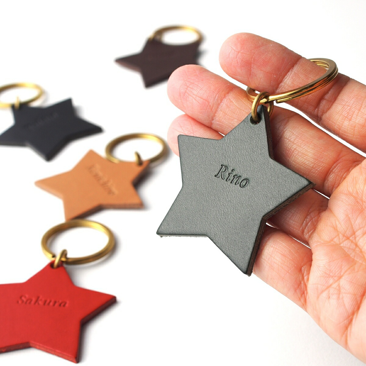 星 ほし スター 名入れ 名前入り イニシャル Sale 61 Off 刻印 キーホルダー 革 牛革 レザー イタリアンレザー 本革 ペア プレゼント ギフト クリスマス バレンタイン 部活 ラッピング 夫婦 ベビー 男の子 父の日 卒業 仲良し キッズ 子ども 母の日 友達 送料無料