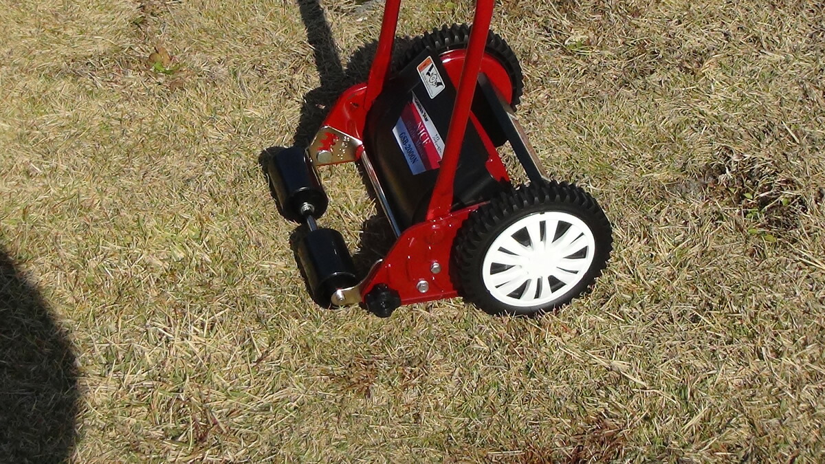 Gsb 00n 専用カバー付 芝刈り機 オンライン キンボシ 芝刈り機 電気代はかかりません 組立簡単な芝刈り機です Gsナイスバーディーモアー キンボシ 快適家電 送料無料 安心の日本製芝刈機 手動式芝刈り機なので デジタルライフ 手動式芝刈り機 専用カバー