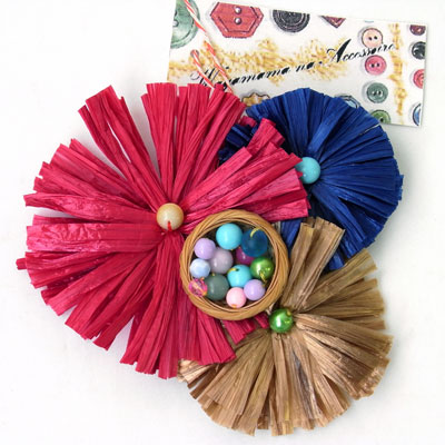 楽天市場 一点物 ラフィアブローチ わがままなaccessoire 日本製天然素材 ビーズ ｋａｄｅｒｉａ