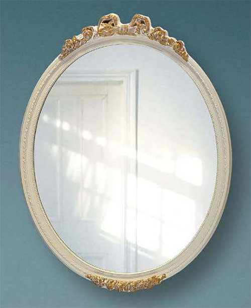 ホワイト色のインテリアに 鏡 壁掛け ミラー 440x575 楕円形 イタリア製 壁掛け鏡 壁掛けミラー ウォールミラー 姿見 鏡 全身 吊り下げ レトロ アンティーク おしゃれ 額 フレーム 額縁 楕円 楕円形 オーバル 白 白色 アイボリー ゴールド塗装仕上げ Mai 5r53 Cwg