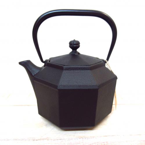 OIGEN 南部鉄器 鉄瓶 八角 楽天市場】【及源】 南部鉄 小鉄瓶 八角 0.8L 1人〜2人用 鉄瓶 H