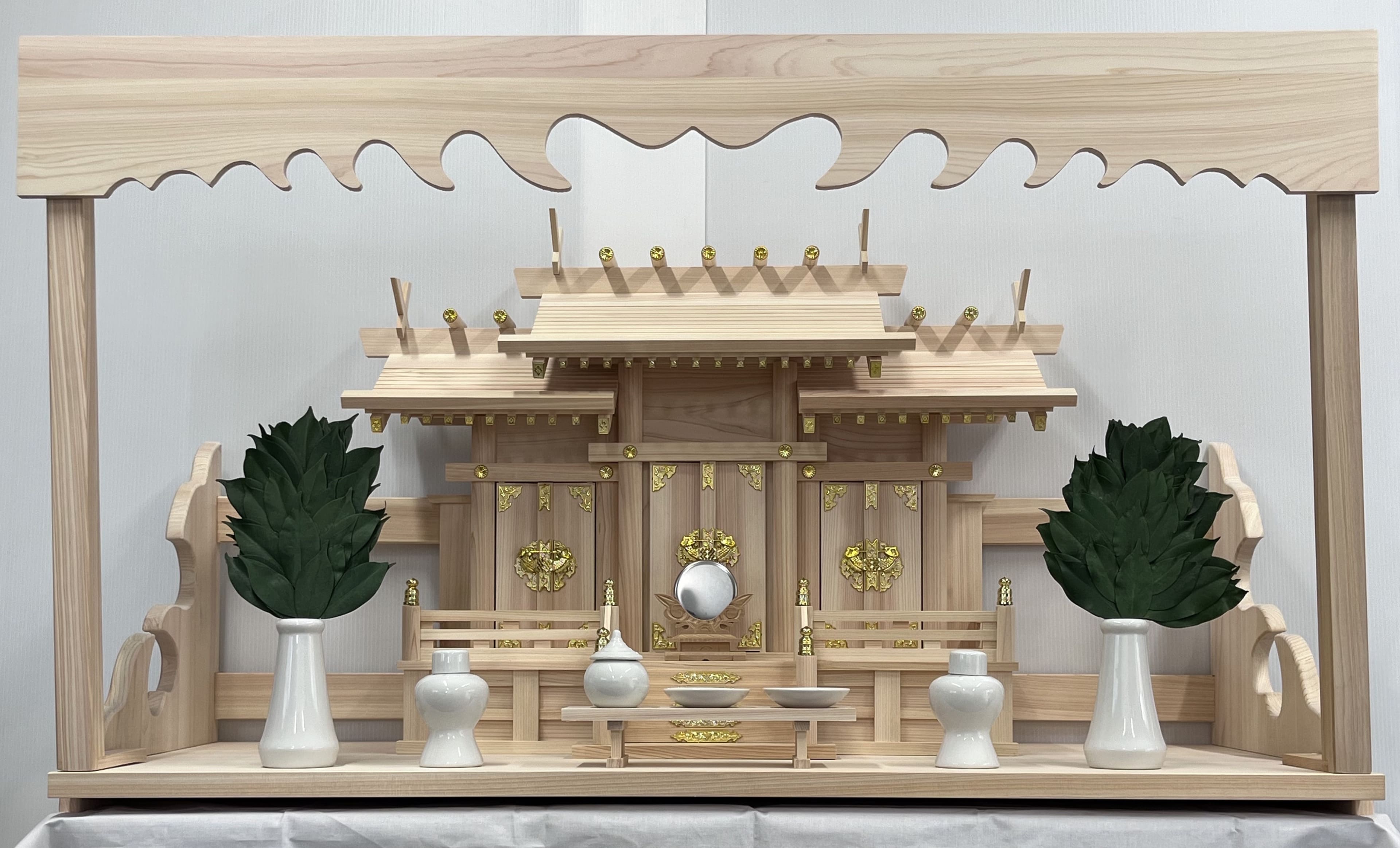 神棚板&神棚セット 天翔1100奥行450雲板セット付き/東濃桧 屋根違い三社 愛鷹-大 セット|神棚のカネタ