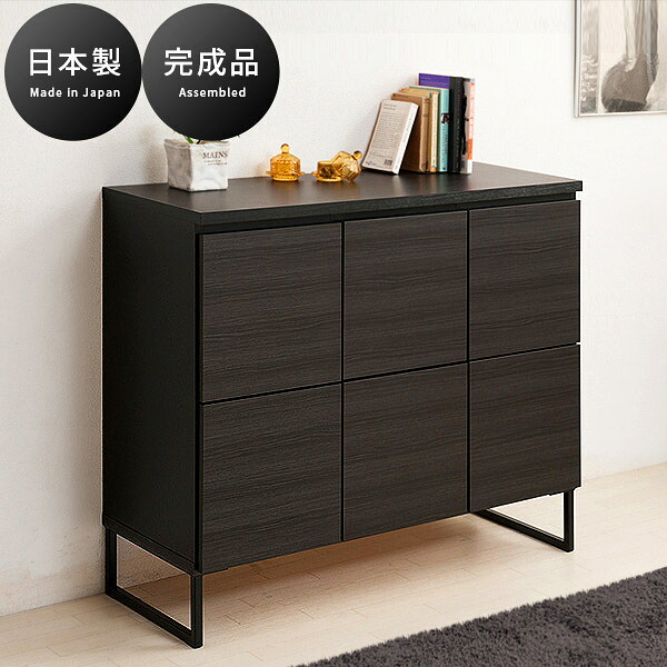 11%OFFクーポン配布中 07/24(金)00:00~ キャビネット 収納 ブラック 幅106cm 木製 完成品 日本製 リビングボード 北欧 キャビネット 脚 付き 木目 メンズ 北欧風 モダン 黒 おしゃれ 書斎 オフィス 収納 カッコイイ 幅110cm 扉 プッシュ式 コード穴つき 配線|家具ドキッ!