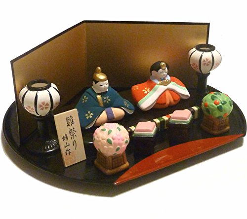 王朝雛セット 省スペースで飾れるひな人形　陶器製　手描き