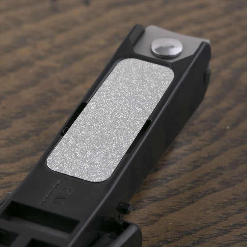 貝印関孫六ルーペ付きツメキリ大口径M|ルーペ付きツメキリ飛び散らない視力弱いやさしい高級爪切りはっきり見える切りやすい簡単老眼お年寄り使いやすい拡大鏡高齢者コンパクトギフト贈り物プレゼント父の日プレゼント実用的