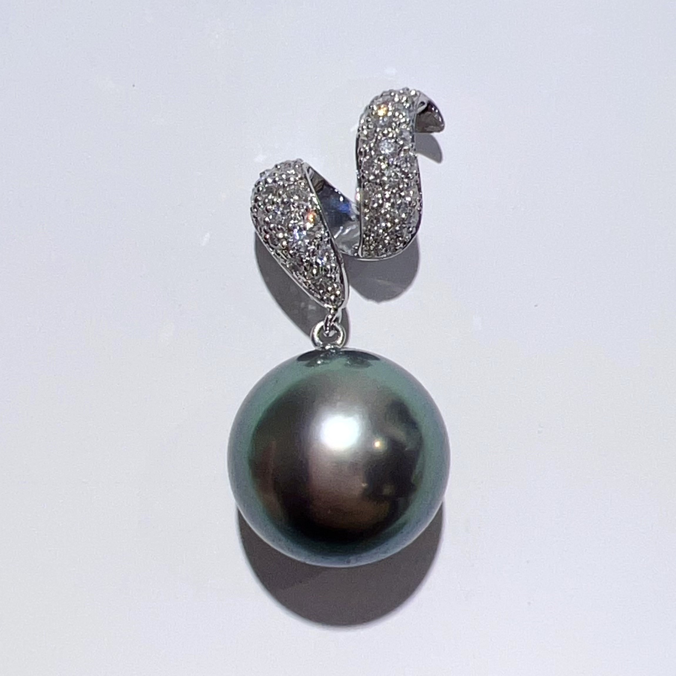 【中古】Pt950 天然 黒蝶 タヒチパール ダイヤ ネックレス ペンダントトップ 13.9mm D0.44ct 6.3g 本真珠 レディース ジュエリー アクセサリー美品