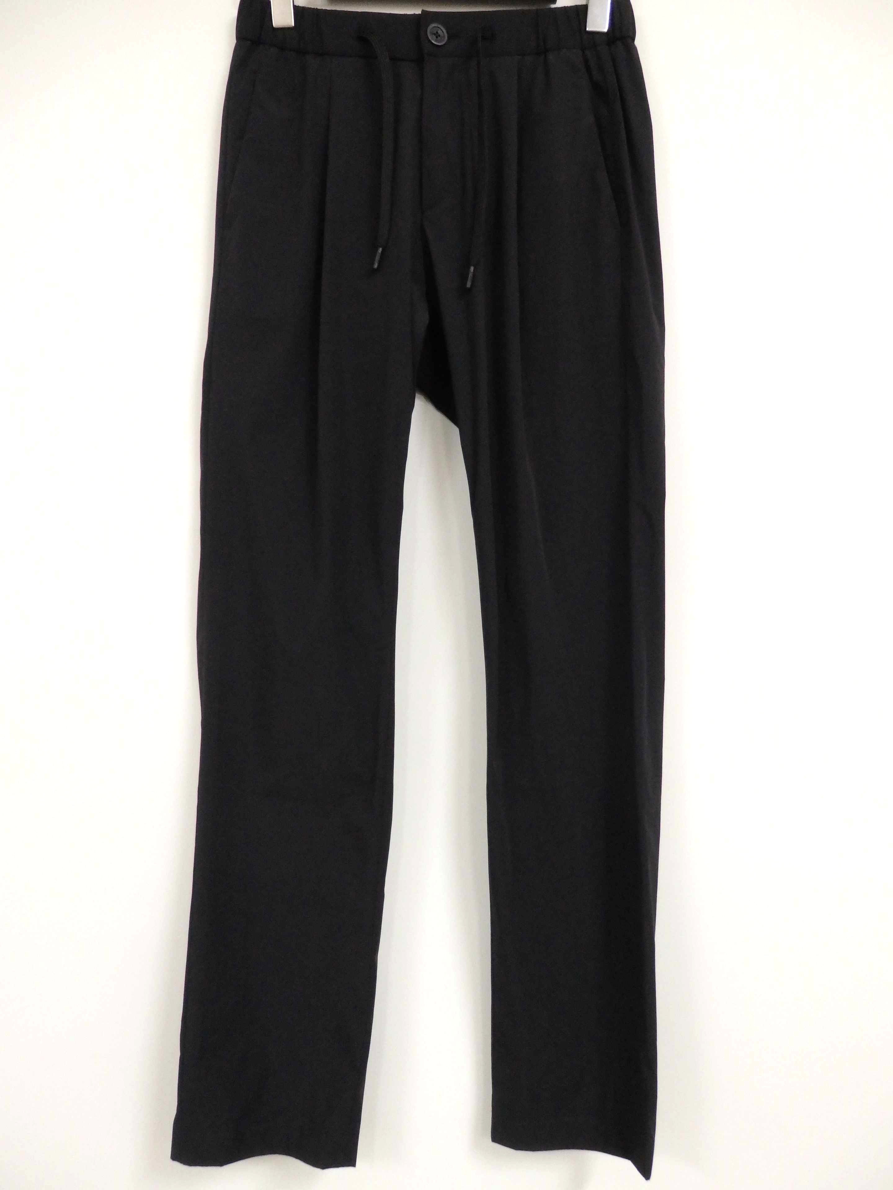 【中古】 HERNO 地獄ノ FUNCTIONAL WARDROBE ファンクショナルワードローブ お水レぺレントストレッチナイロン1プリーツシャーリングパンツ PT000077U XS大きさ 黒いこと  【鳥取店】