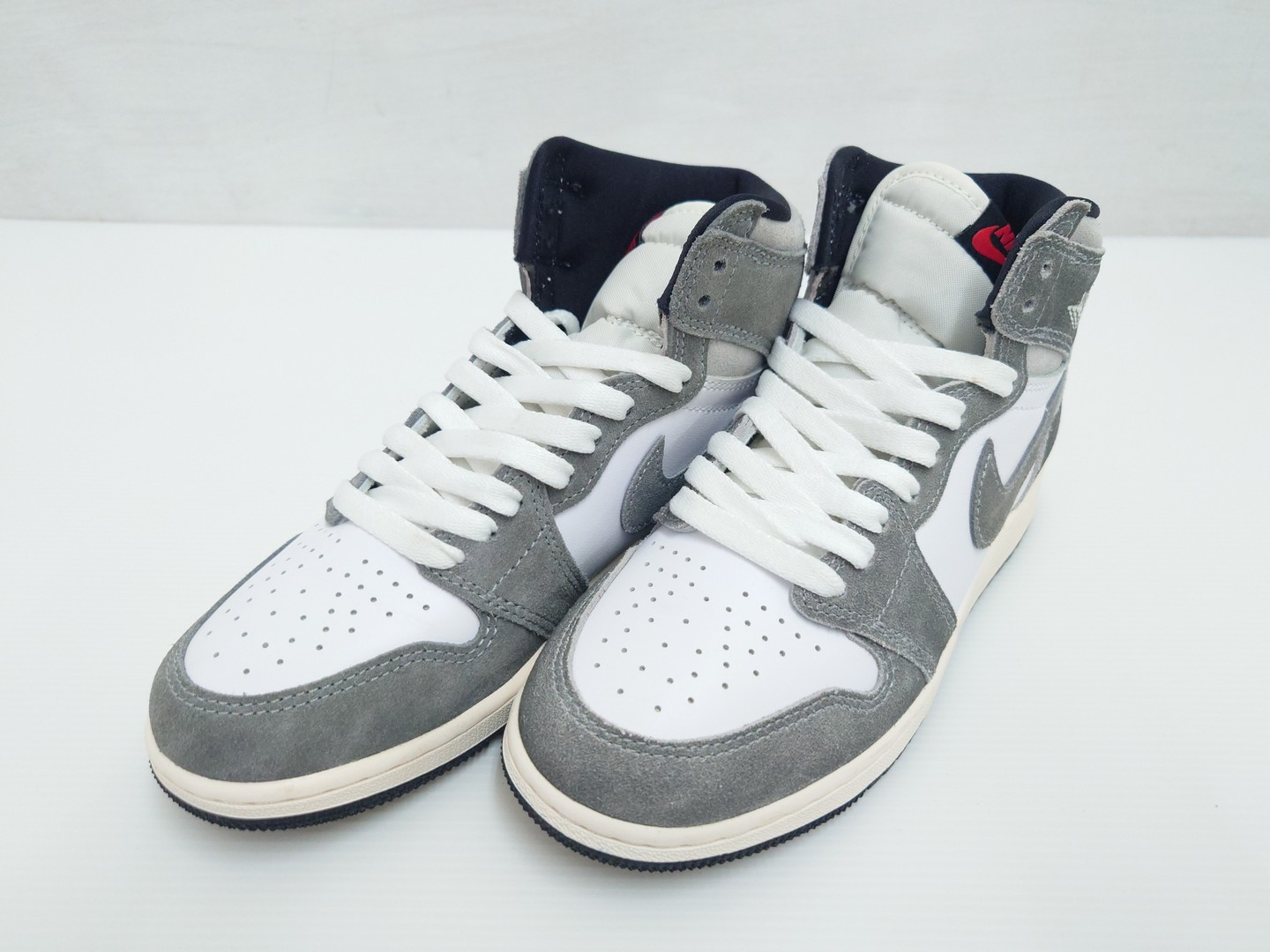 【中古】  NIKE ナイキ GS AIR JORDAN 1 RETRO HIGH OG スモークグレー ハイカットスニーカー FD1437-051 23.5cm レディース  【鳥取店】