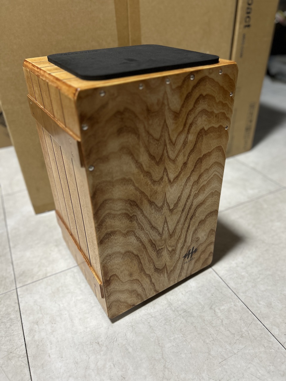 HLURU VB48CN-CA カホン ドラム ドラマー パーカッション パーカッショニスト 打楽器 drum drummer percussion cajon 木材 wood アコースティック acoustic 音楽 楽器 機材 music｜かいじゅうたちの森