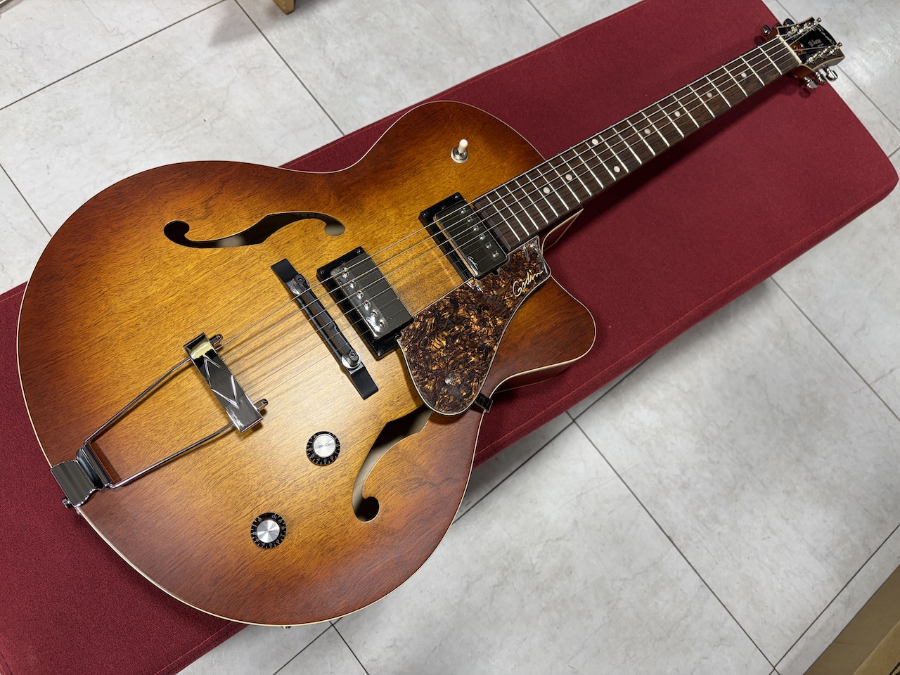 Godin Guitar ゴダンギター 5th Avenue CW Kingpin II HB Cognac Burst フルアコ アコギ ジャズ エレキ 楽器 かっこいい 木 jazz music 機材 90,750円
