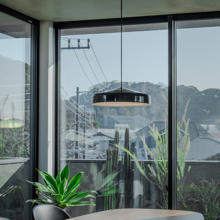 LEDペンダントライト EON LED PENDANT LIGHT L イオン 調光 リモコン式 ダイニング リビング スチール 真鍮 ブラック ホワイト グレージュ ペールカラー モノトーン 北欧モダン シック モダン ミニマル 高さ調節 コード収納 おしゃれ ライト 照明 引掛シーリング