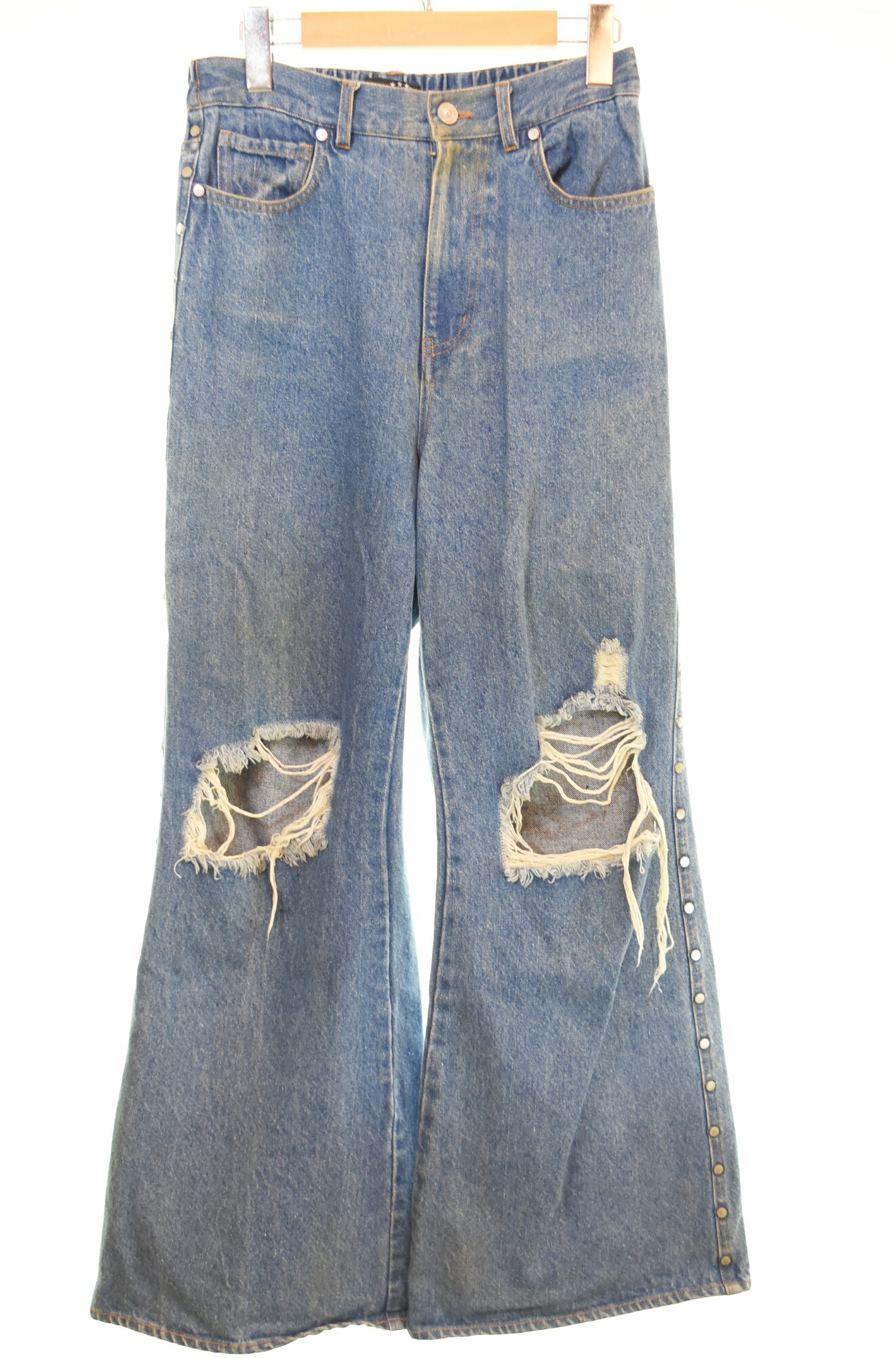 【中古】エーエフビー AFB STUDS DAMAGED BAGGY PANTS スタッズパンツ ボトムス余分の物 青色 M大きさ 103MB-772