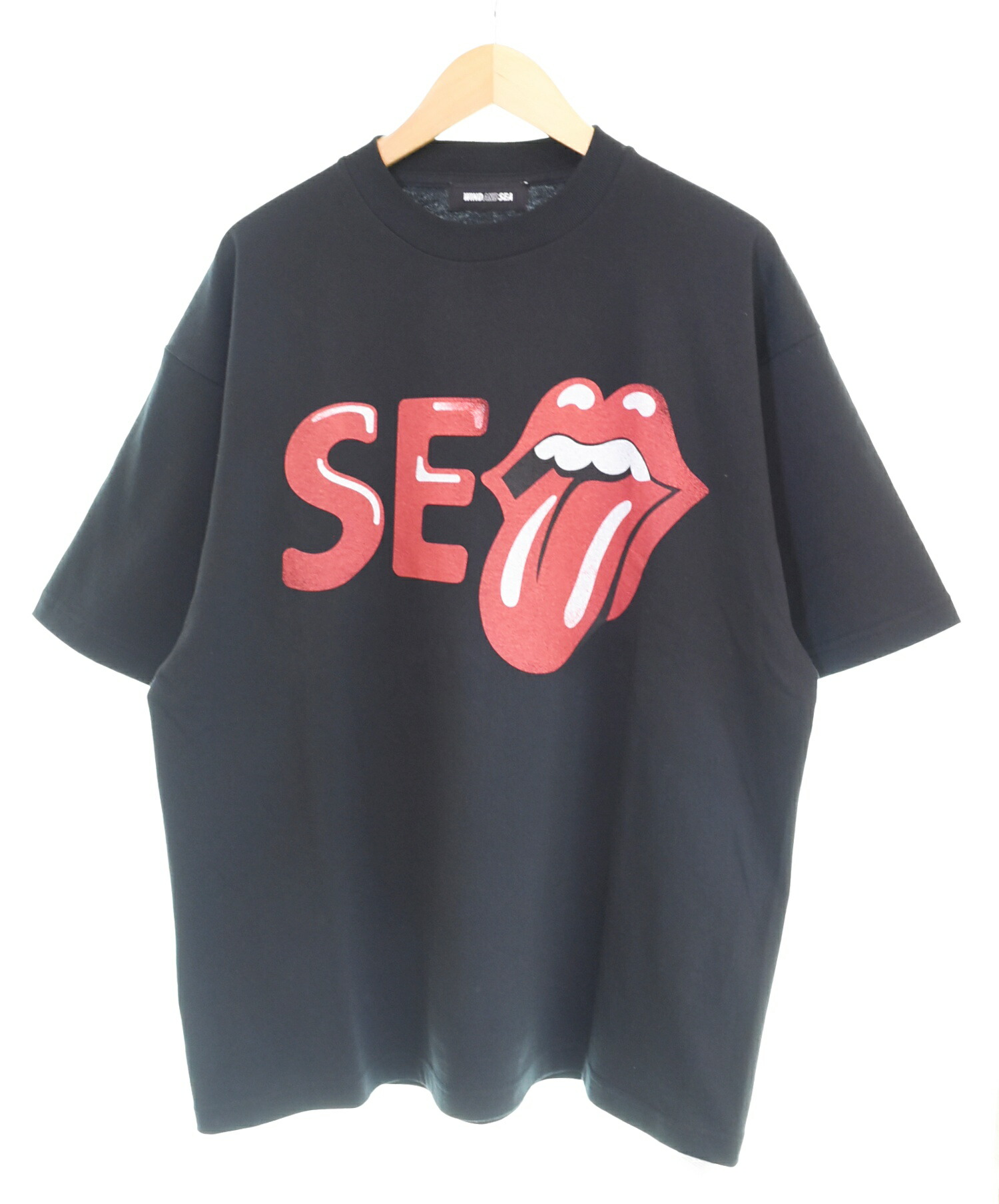 【中古】ウィンダンシー WIND AND SEA × The Rolling Stones 25SS WDS S/S Tee ローリングストーンズ 共同研究 プルオーバー 半袖 刷り上げる L プルオーバー 黒いこと L大きさ 103MT-4559