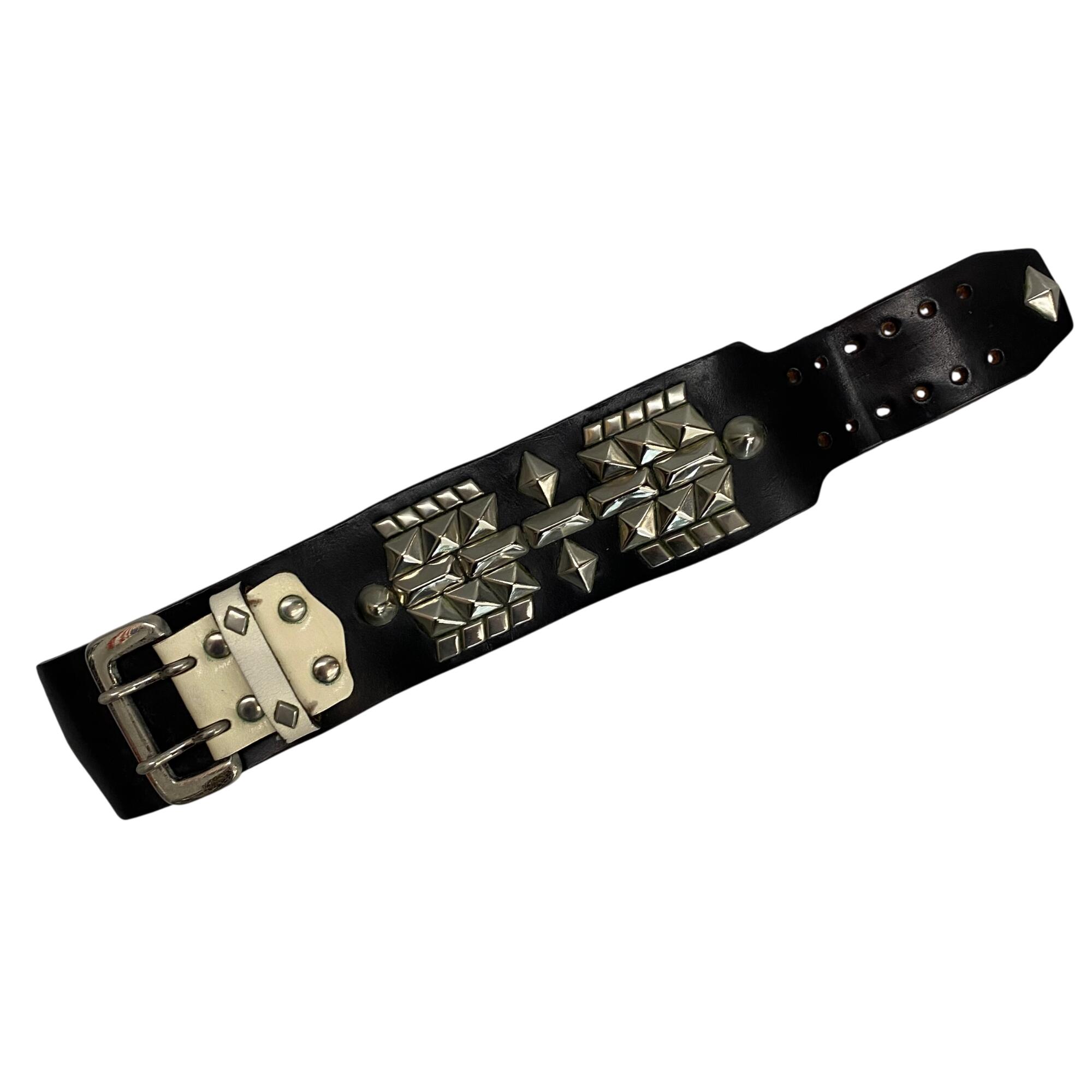 【中古】ウルフズヘッド WOLF’S HEAD WRIST BAND スタッズ なめし革 腕輪 ピラミッドスタッズ メンズ宝飾品・佩び物 腕輪 黒いこと 201goods-965 VB