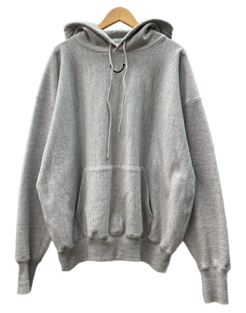 【中古】 小母さんお手伝いさん READYMADE 23AW HOODIE SMILE フーディー 含み笑い ティーシャツ パーカー 汗水 刺・墸 灰 RE-CO-GY-00-00-245 アノラック ロゴタイプ 薄墨色 2XL大きさ 104MT-3283
