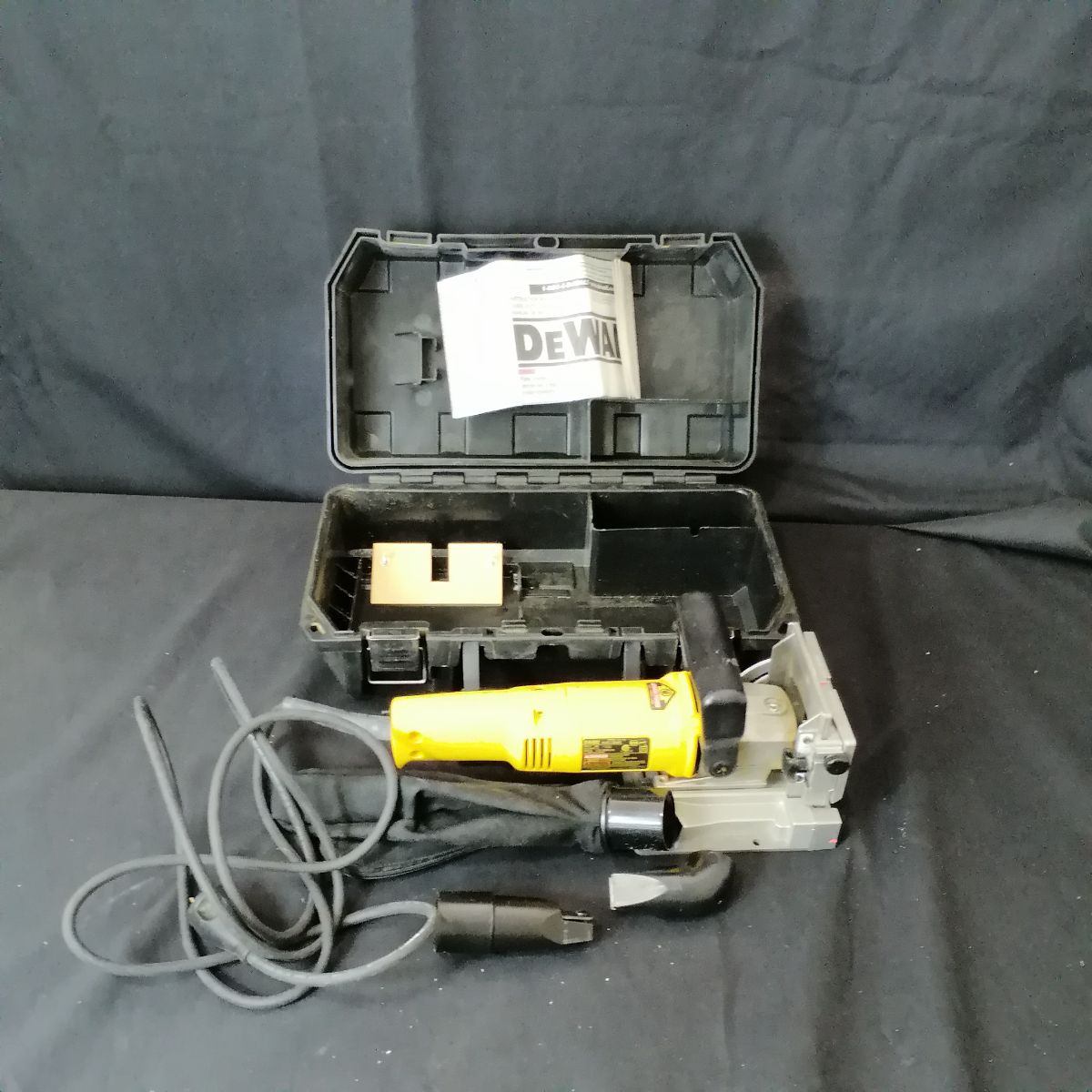 【中古】 デウォルト DEWALT ビスキット目地棒 DW682K 黄色 合わせ目切り手 ビスケットジョイナー 物の具 切りはなす機 切りはなす物の具 （DL10）
