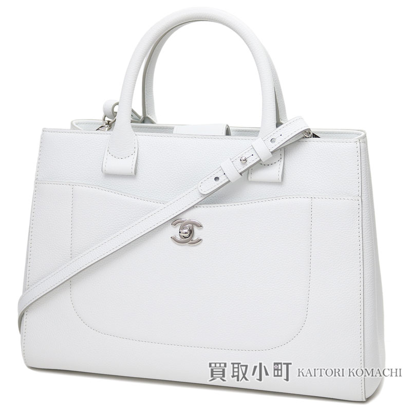 Chanel Neo Executive Tote Bag White Calfskin Here Mark Twist Lock 2way Shoulder Ping Classical Music A69930 23 Small Chanel Neo Executive Tote Bag White Calfskin Here Mark Twist Lock 2way Shoulder Ping Classical Music A69930 23 Small