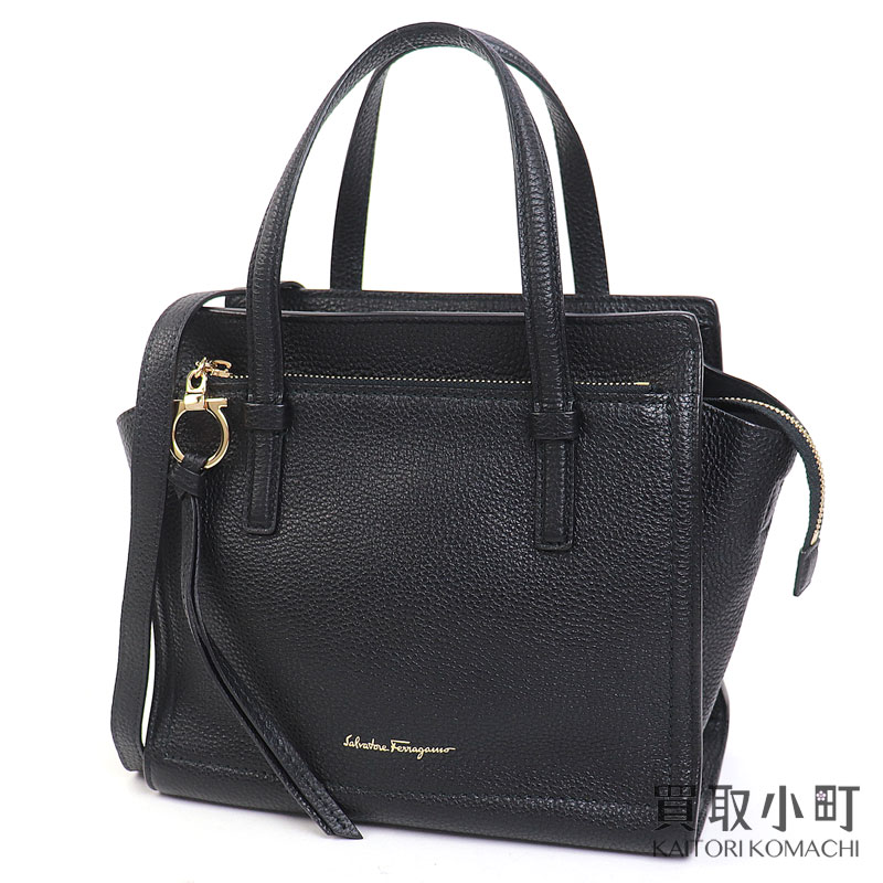 ☆関税込☆Ferragamo★フェラガモ ガンチーニ トートバッグ★ フェラガモ“ガンチーニが連なる”2層構造のレザートートバッグ