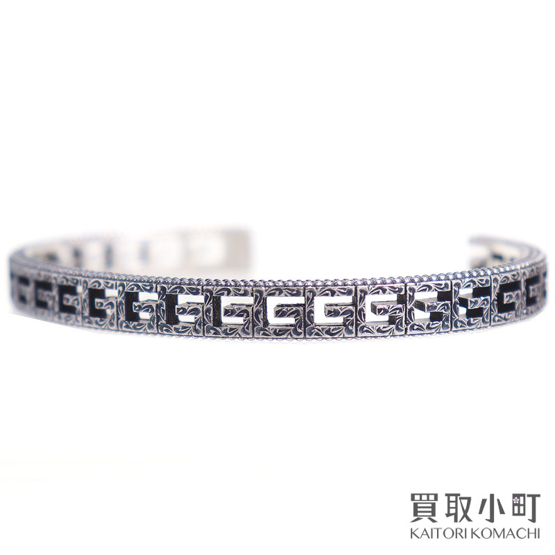 【最大1万円OFFクーポン! 7/20~】【美品】グッチ【GUCCI】スクエアG カフブレスレット エイジングフィニッシュ スターリングシルバー アラベスクパターン カットアウトモチーフ バングル SV925 メンズ 576990 J8400 0811 Cuff Bra【中古】|買取小町