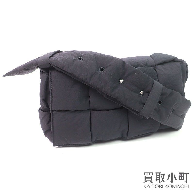 【美品】ボッテガヴェネタ 【BOTTEGA VENETA】ザ パデッド テック テープ 伝達人御徒面子 黒いこと イントレチャート ナイロン メンズ ショルダーバッグ 曲がった掛け 古典派音楽 628951 VBO81 8803 BV PADDED TECH CASSETTE【A位置づける】【中古】