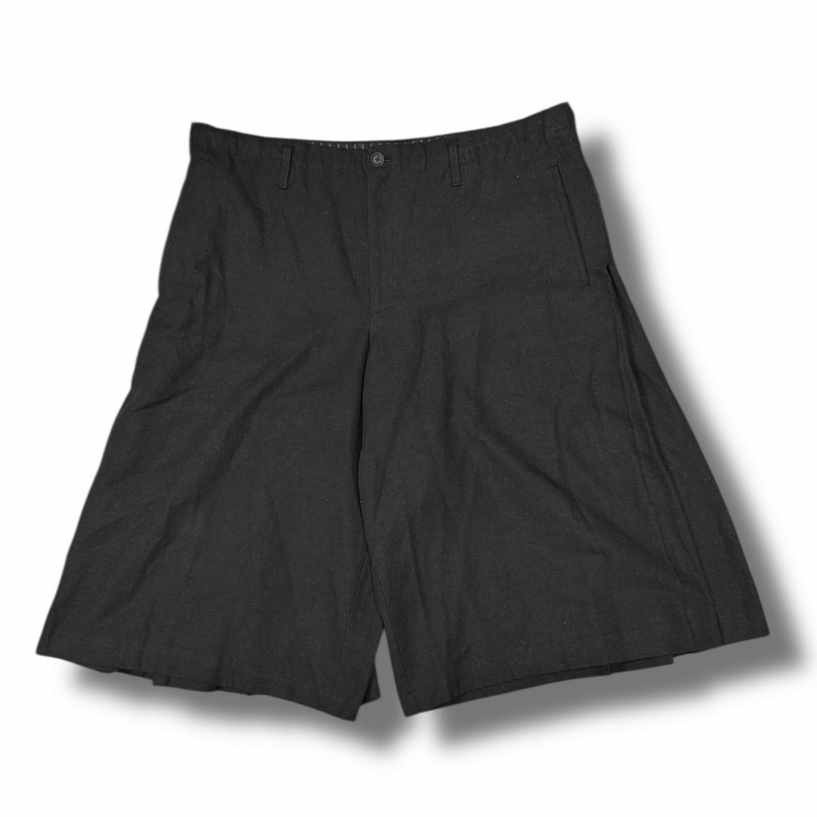 Yohji Yamamoto POUR HOMME・ヨウジヤマモトプールオム 24AW C/F/W OX PLEATS HALF PANTS 状態A プリーツ ハーフパンツ HO-P26-024 サイズ3 ブラック メンズ (3798M)【中古】|買取MOTTO 店